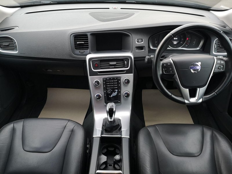 VOLVO V60 CROSS COUNTRY