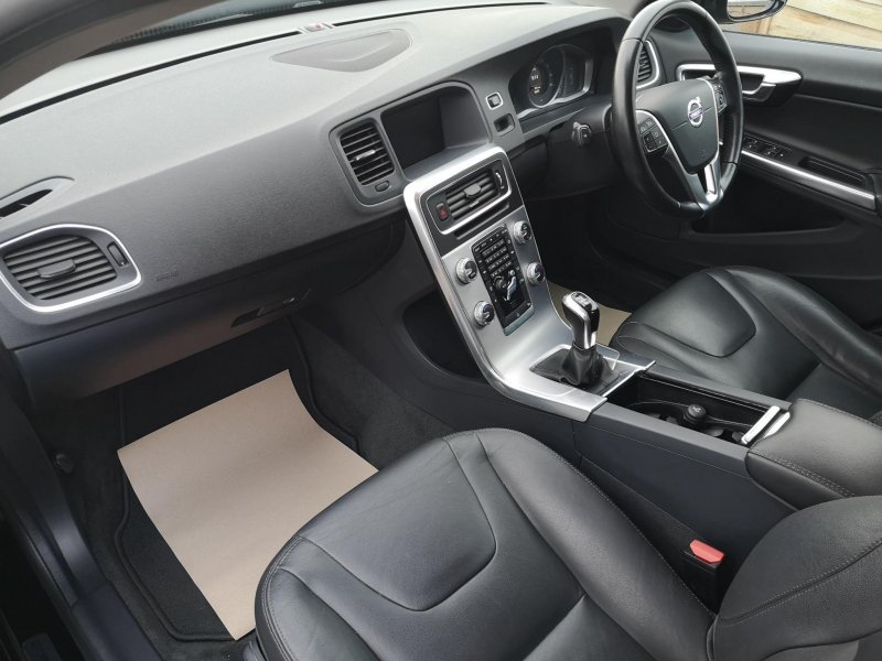 VOLVO V60 CROSS COUNTRY