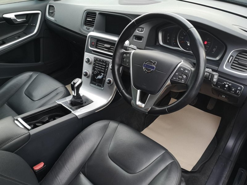 VOLVO V60 CROSS COUNTRY