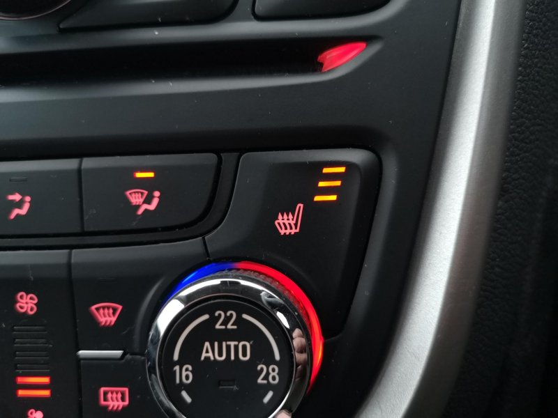 VAUXHALL MOKKA