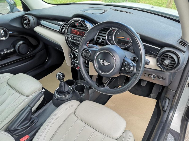 MINI HATCH