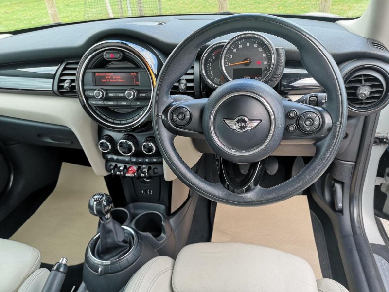 MINI HATCH