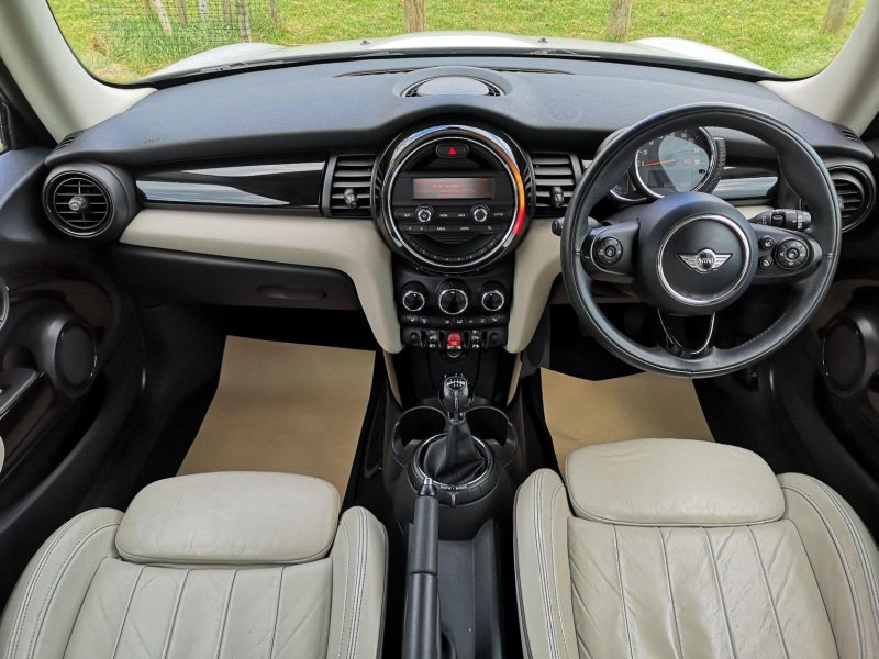 MINI HATCH