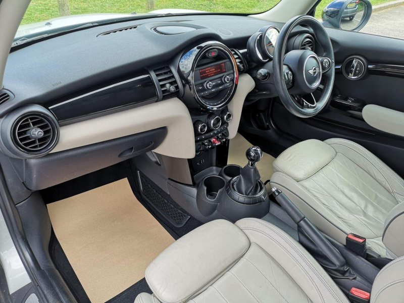 MINI HATCH